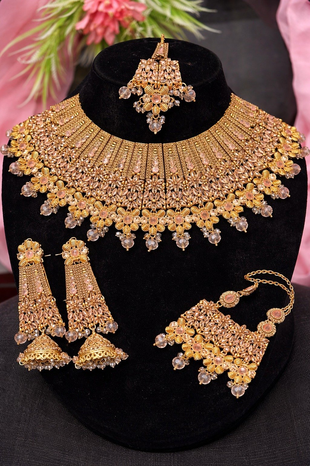 Pure Hyderabadi Golden Bridal Set - Image 3
